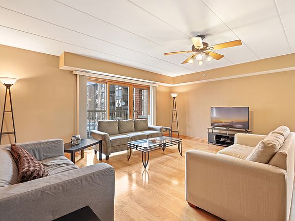 3rd image of 10337 S Parkside Ave #1A