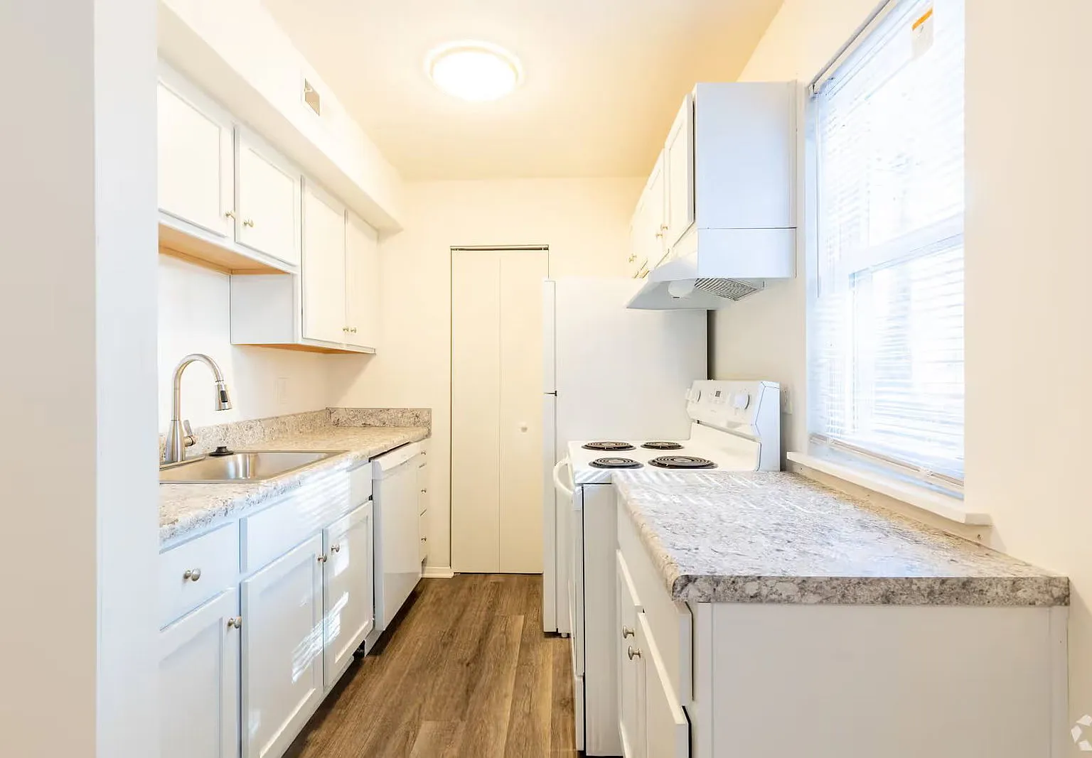 1 bed, 1.0 bath, 610 sqft, $940 — Photo 1