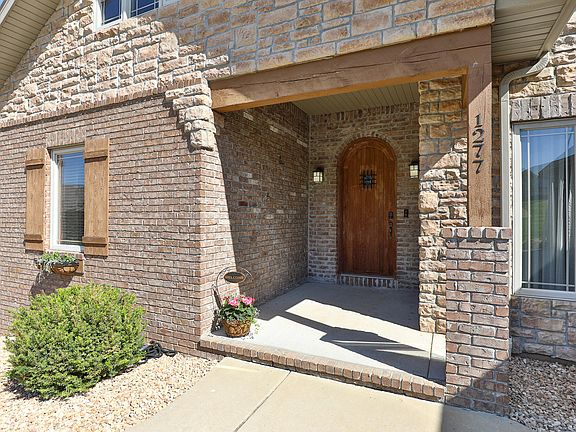 5th image of 1277 Hayden Court E