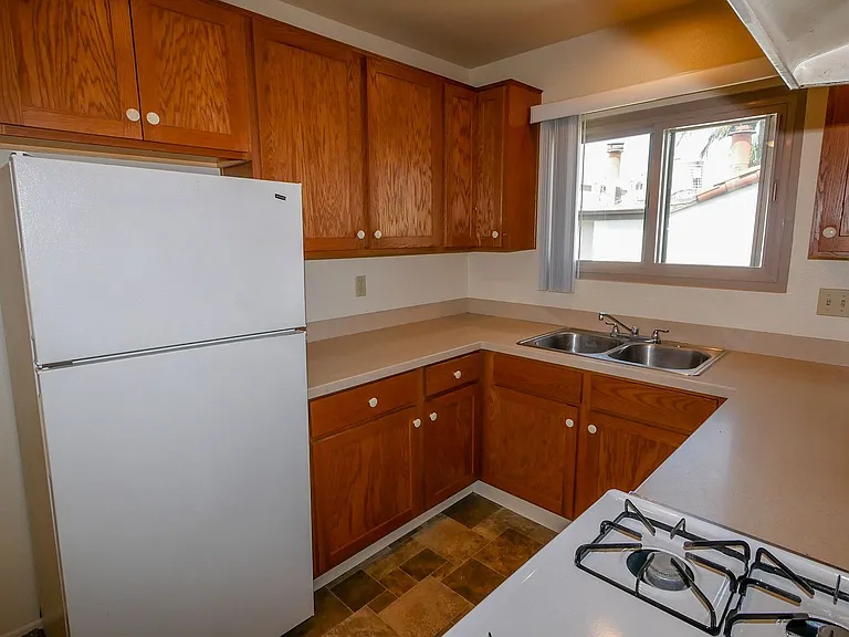 4345 Rialto St — Photo 11
