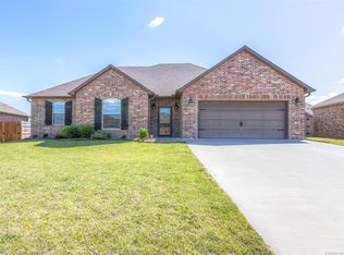 3804 Crestview Dr, Muskogee, OK 74403