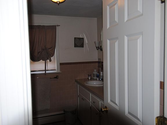 5th image of 120 E Bourne Ave