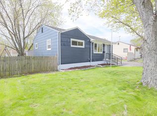 1733 Ballentine St, Waukegan, IL 60087