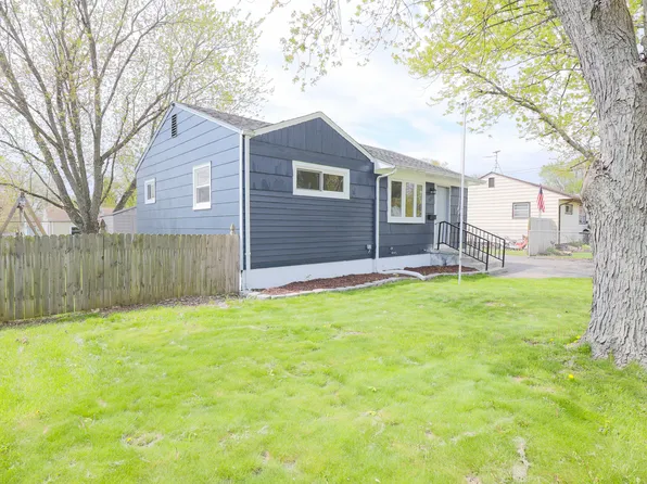 1733 Ballentine St, Waukegan, IL 60087