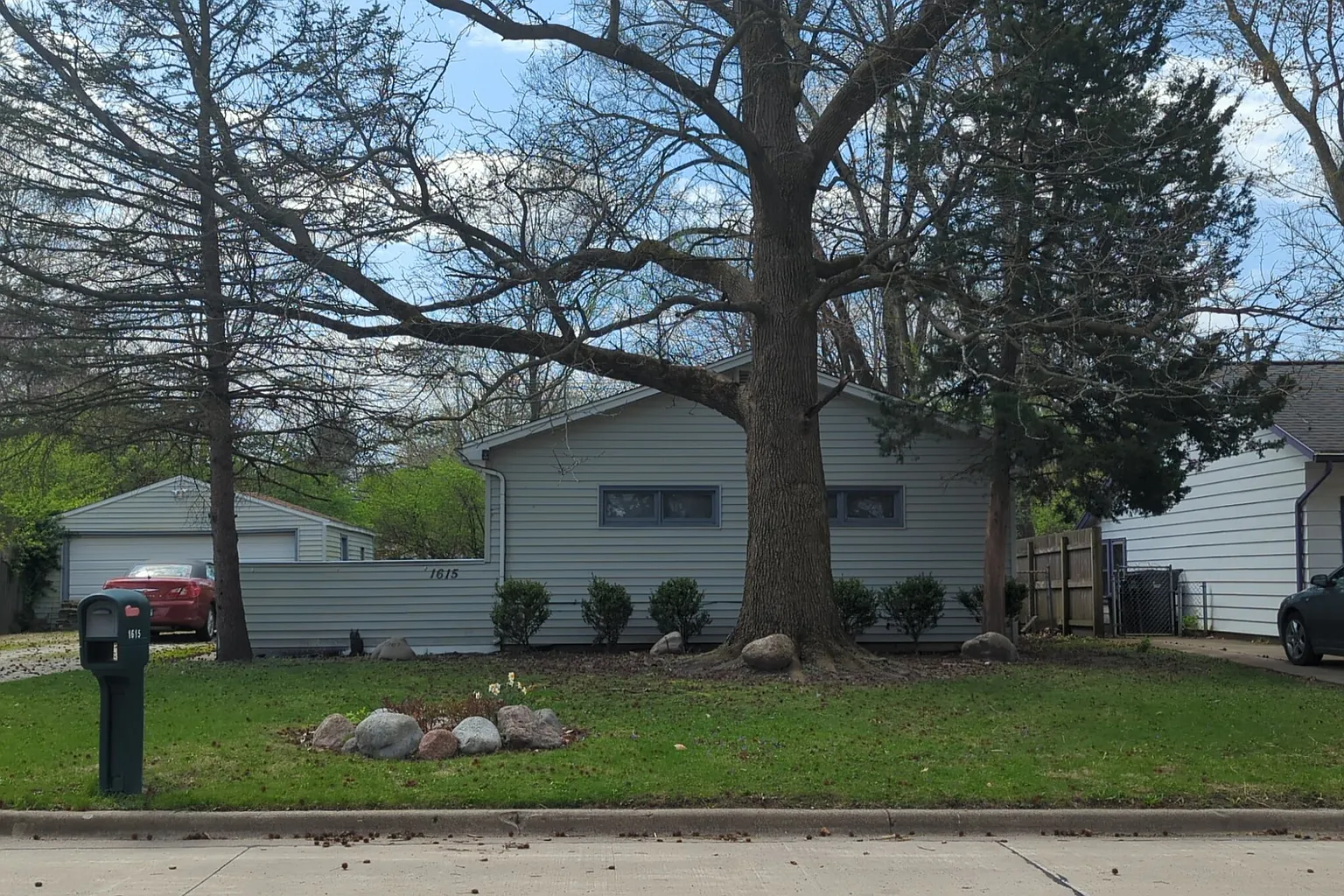 1615 Sangamon Dr photo 1