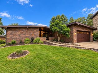 500 Herbst Manor Rd, Coraopolis, PA 15108