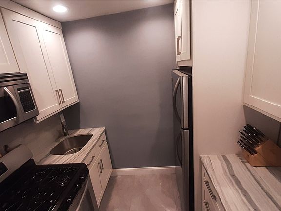 4th image of 1 E Broadway APT 2L