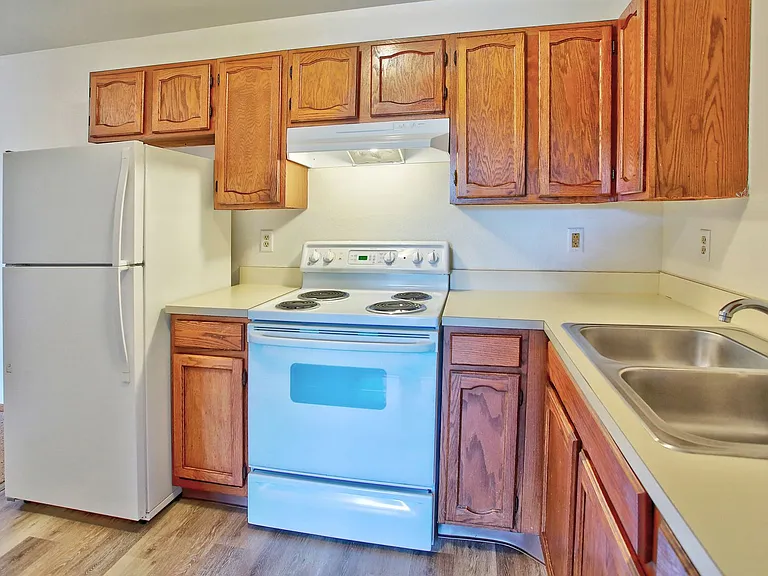 1019 Abbey Ct #8 — Photo 7