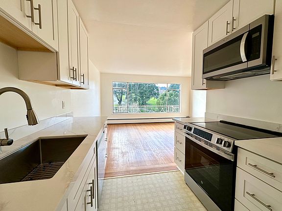 2nd image of 2420 Steiner St APT 12