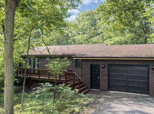 725 Ridge Rd, Decorah, IA 52101