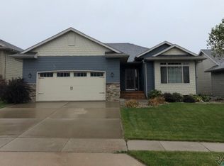 2308 S Hofstad Ave, Sioux Falls, SD 57106