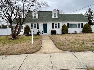 35 Wilbur Henry Dr, Florence, NJ 08518