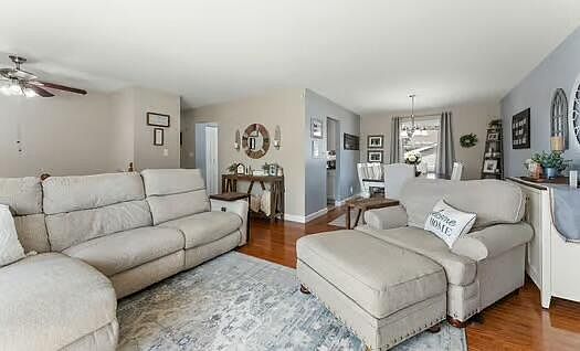 3rd image of 1315 Peachtree Dr