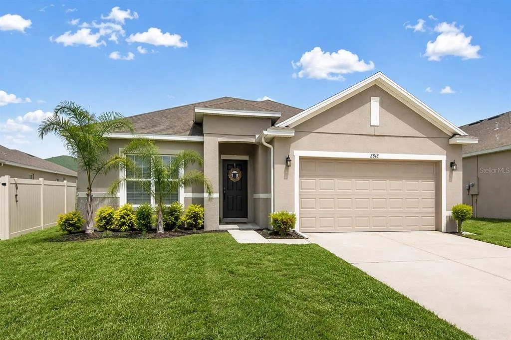 4 bed, 2.0 bath, 1859 sqft, $2,850 — Photo 1