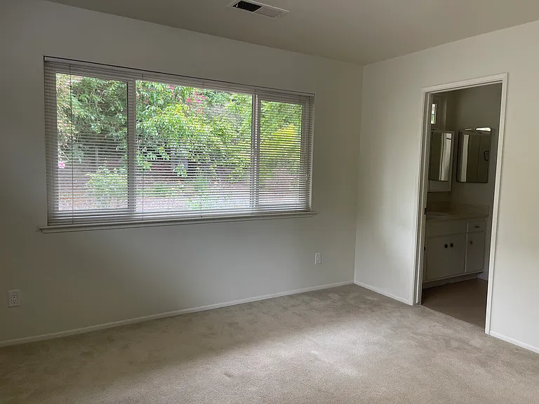 417 Deerfield Cir — Photo 9