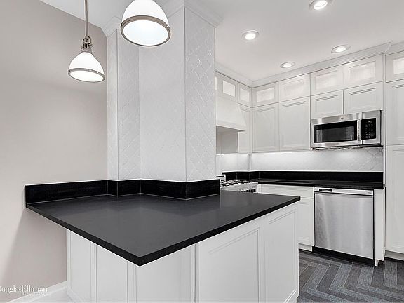4th image of 732 W End Ave #Townhouse 1