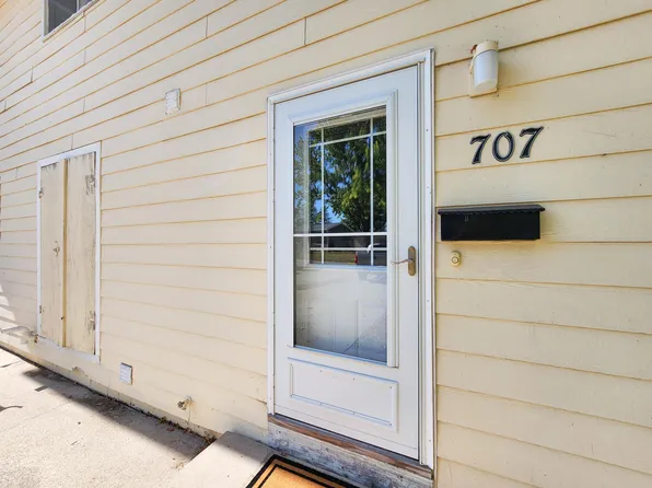 707 Garnet Dr, Ames, IA 50010