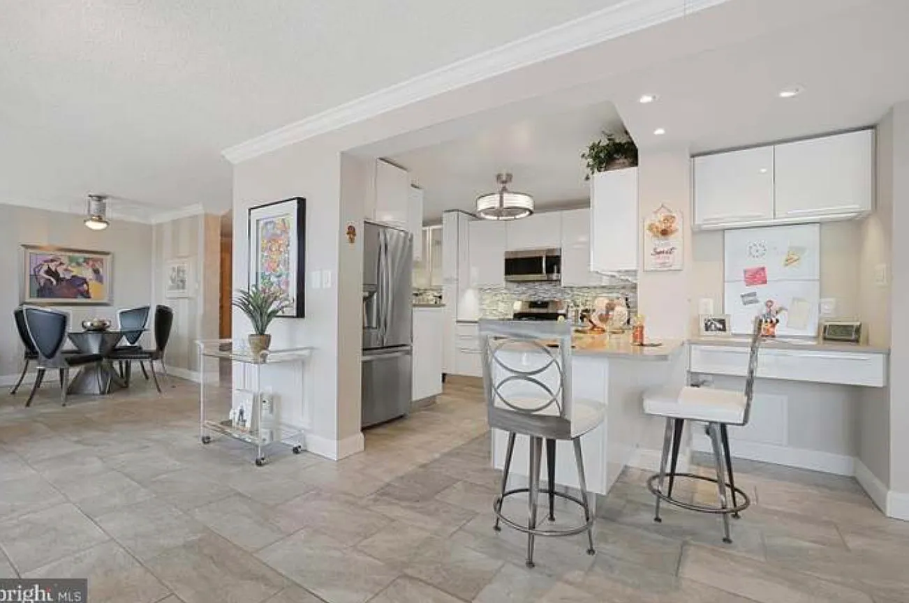 3 bed, 1925 sqft, $4,550 — Photo 3