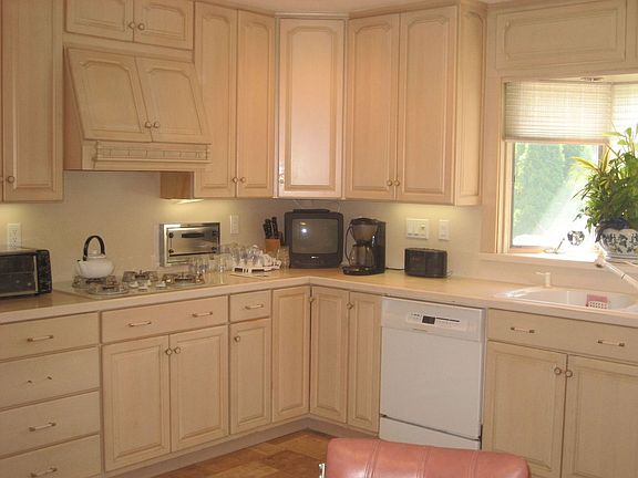 2nd image of 66 Henning Dr