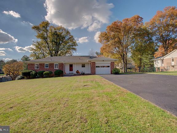 2nd image of 17704 Parkridge Dr