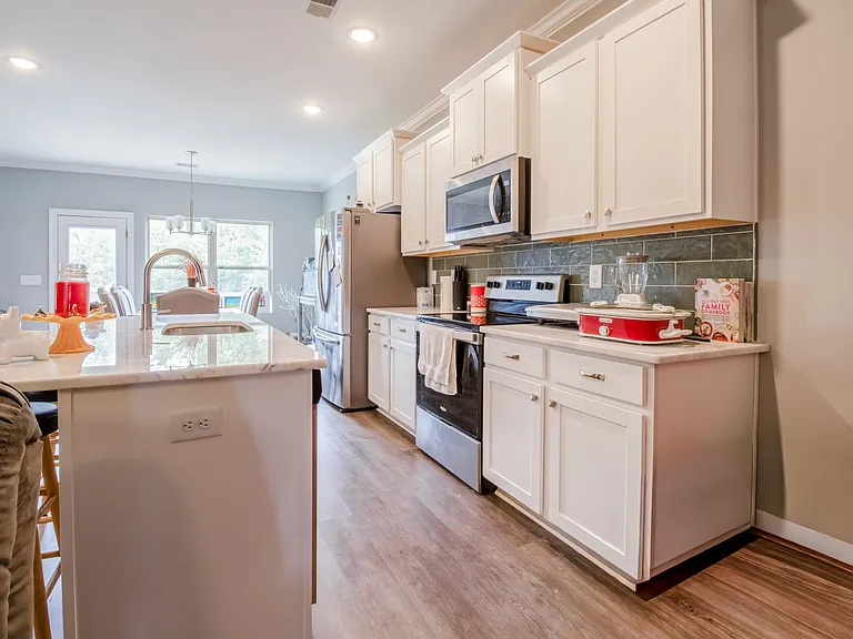 628 Bella Ct — Photo 43