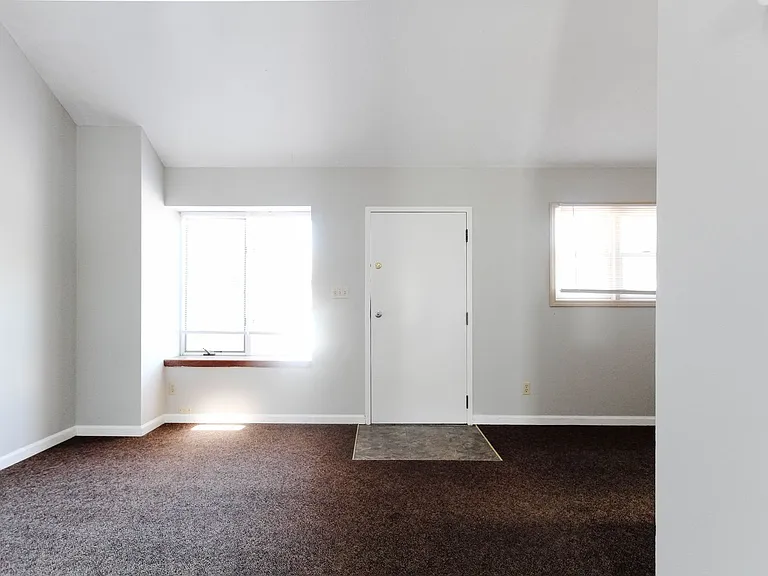 1712 W University Ave — Photo 6