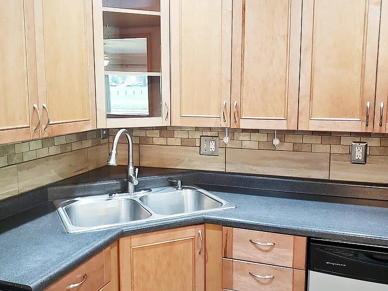 208 Ramsey Ln — Photo 14