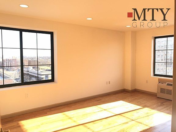2nd image of 5828 44th Ave #4C