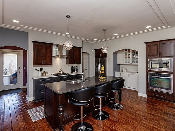 3rd image of 943 65th St