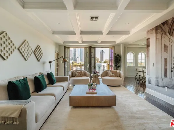 1835 Pandora Ave Unit 402, Los Angeles, CA 90025