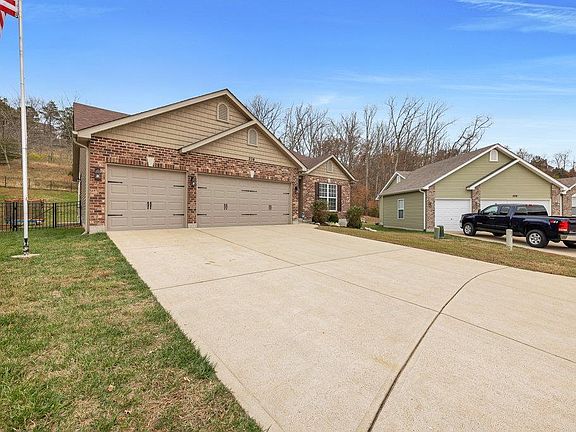 3rd image of 204 Chadwyck Cir