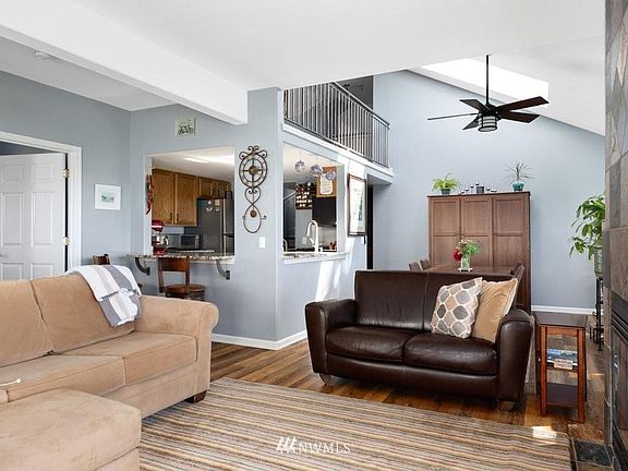 5th image of 307 E Division St Unit E