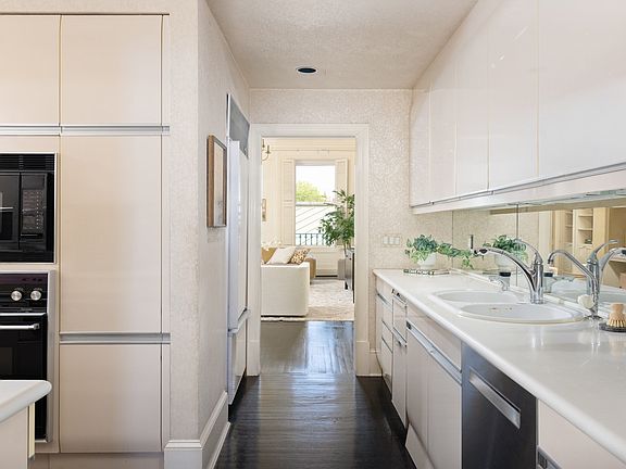 5th image of 33 Commonwealth Ave #5