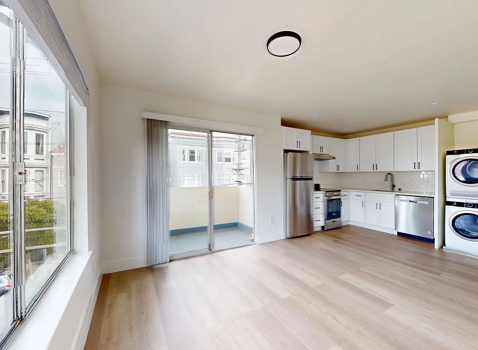 Remodeled 2 BR x 1 BA with Laundry in unit and available parking! — Photo 3