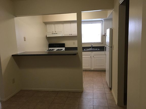 2nd image of 3 Kensington Cir APT D