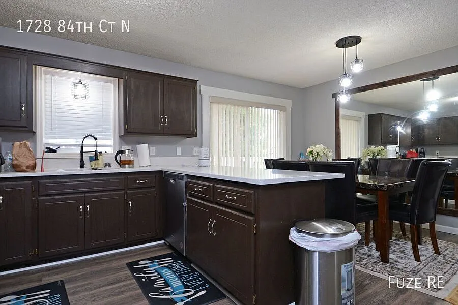 Beautiful 3-bed 2-Bath Home in Brooklyn Park! — Photo 3