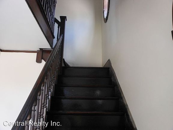 3rd image of 139A E Hollis St