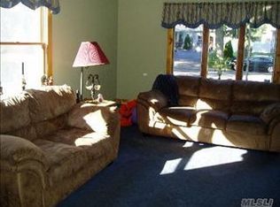 395 Holbrook Rd, Ronkonkoma, NY 11779