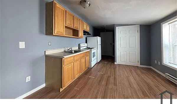 Studio, $895 — Photo 2