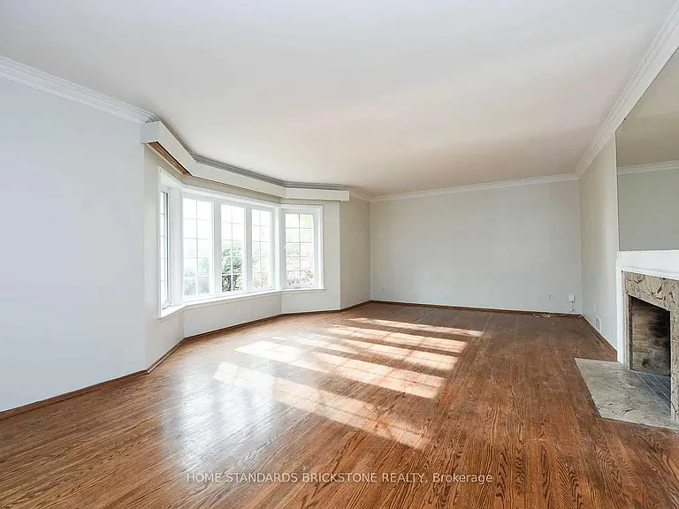 90 Centre Ave — Photo 4