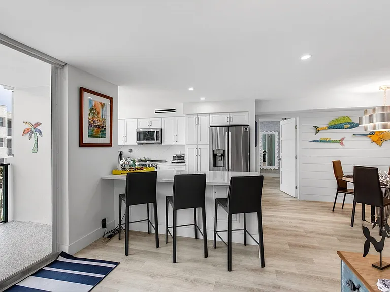 1236 Hillsboro Mile Bch #406 — Photo 21