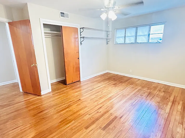 910 Saint Catherine Dr — Photo 11