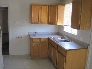 4th image of 3409 Waller Ave