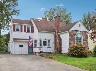 8 Benedict Dr, Rochester, NY 14624