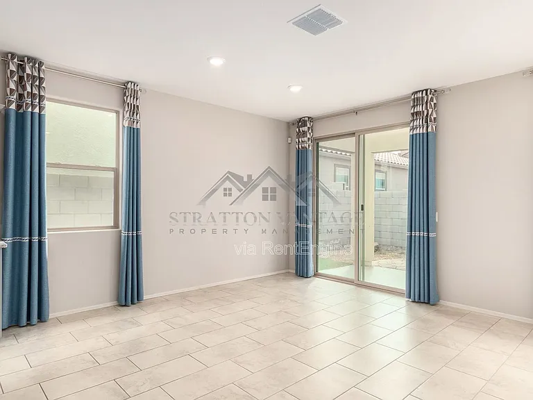 55 E Constitution Dr — Photo 6