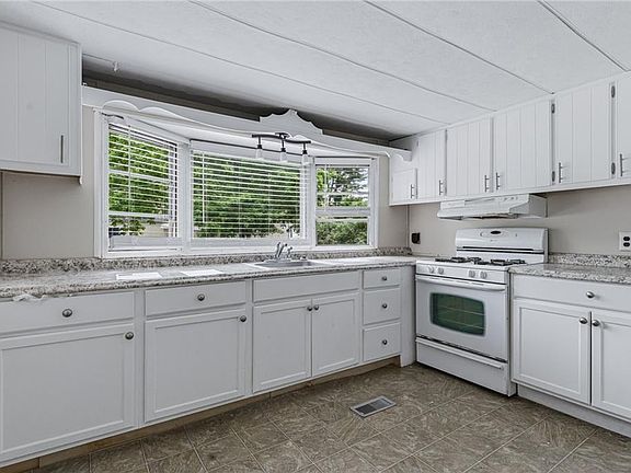 3rd image of 53 Park Ln