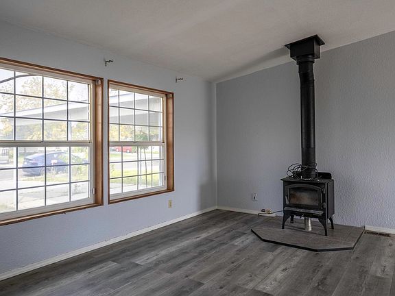 5th image of 413 N Waldemar Ave