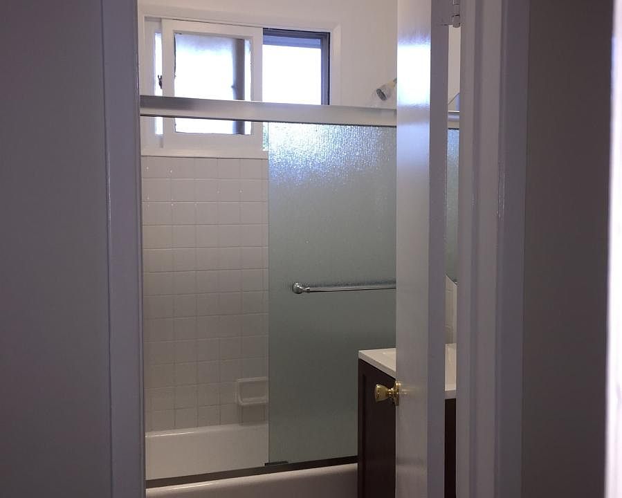 1st image of 1022 N Hayworth Ave APT 7