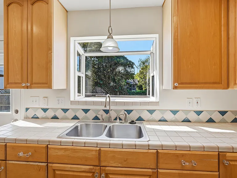 218 Mora St — Photo 25