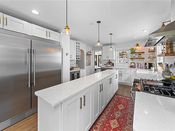 4th image of 2449 W Washington St
